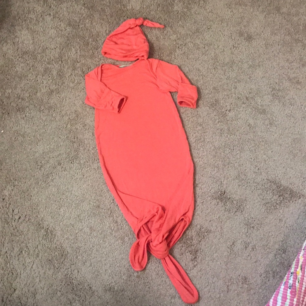 EUC Bamboo Knotted Gown & Hat 0-3 months - Coral